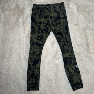 Lululemon Fast and Free green camo leggings - 6